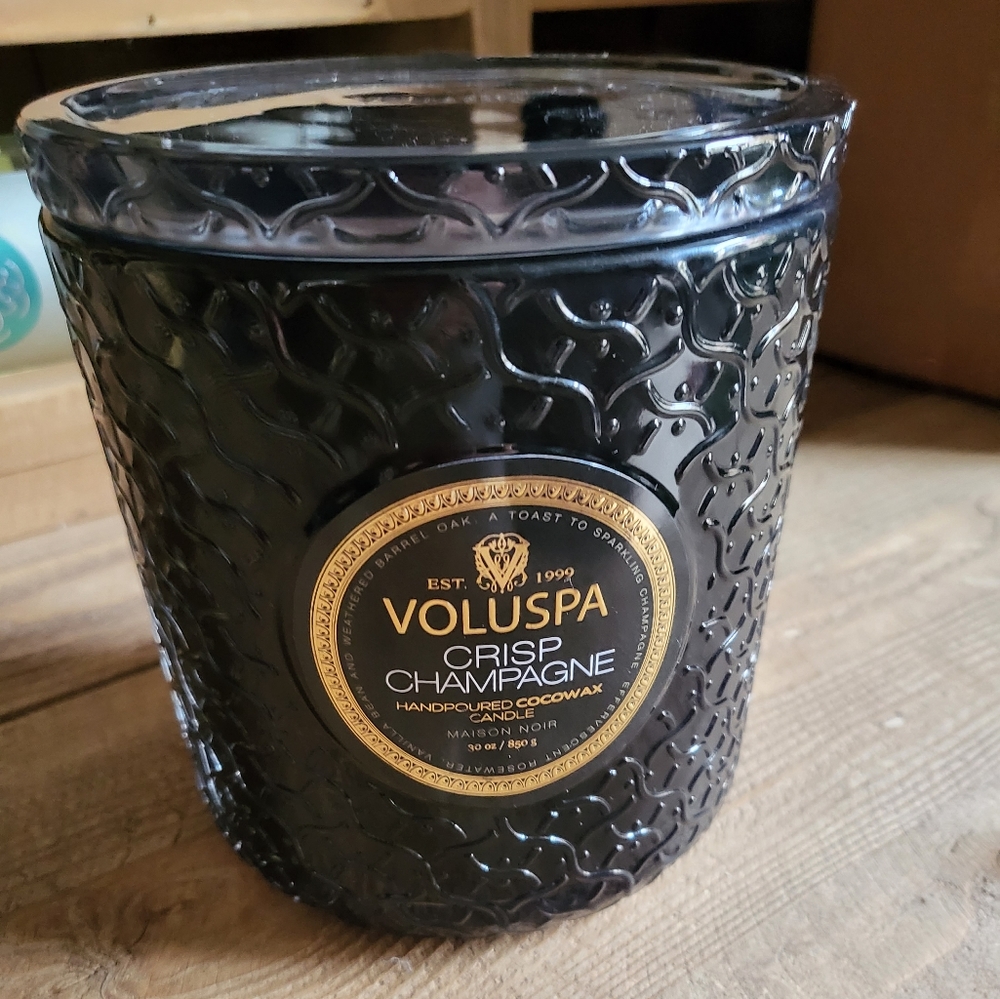 NEW - Voluspa Maison Noir Luxe Candle